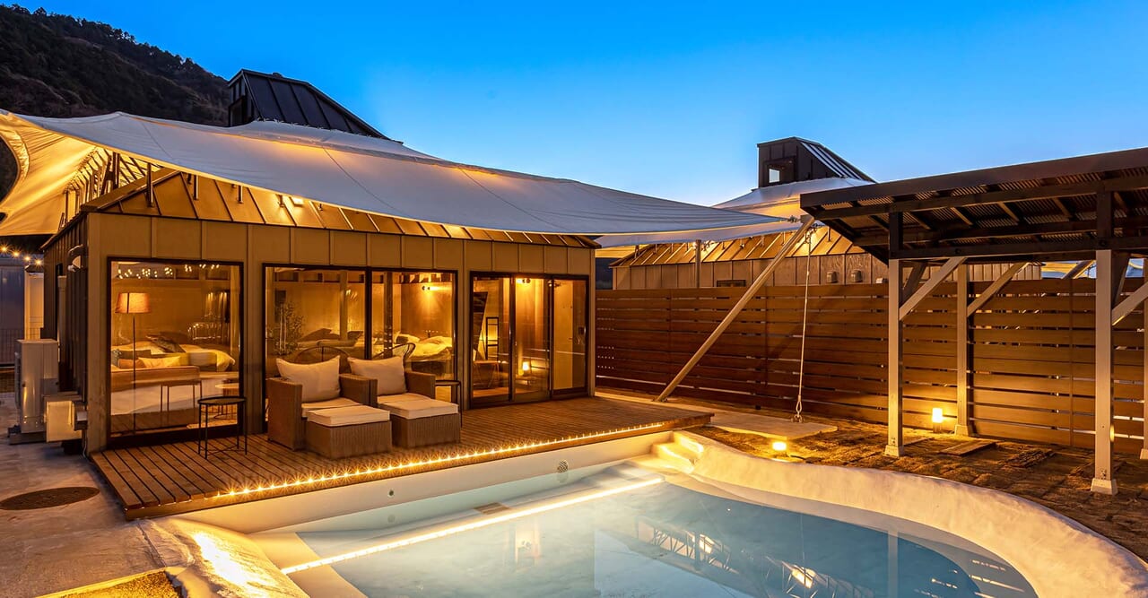 プライベート温泉、プライベートプールの付いたラグジュアリー空間