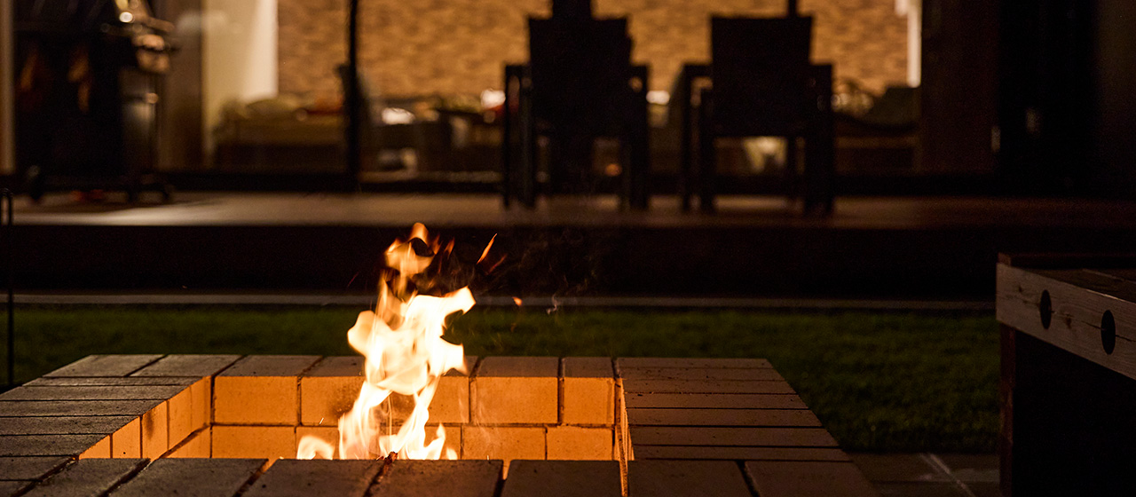 プライベートガーデンで焚火
