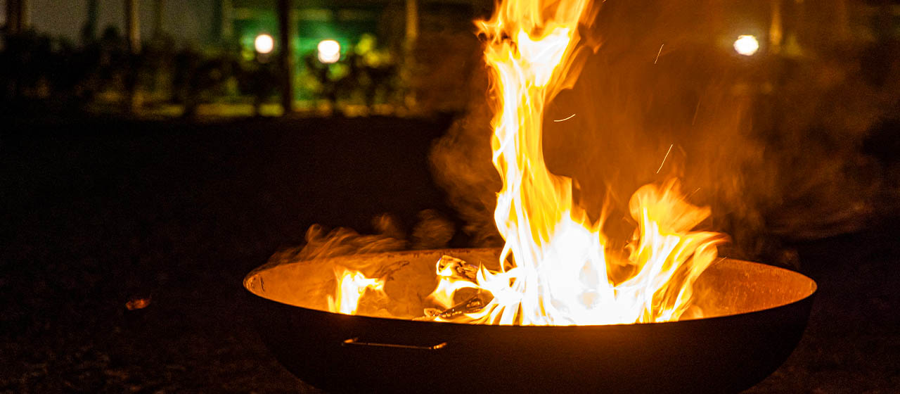 キャンプファイヤーも楽しめるアウトドアステイ